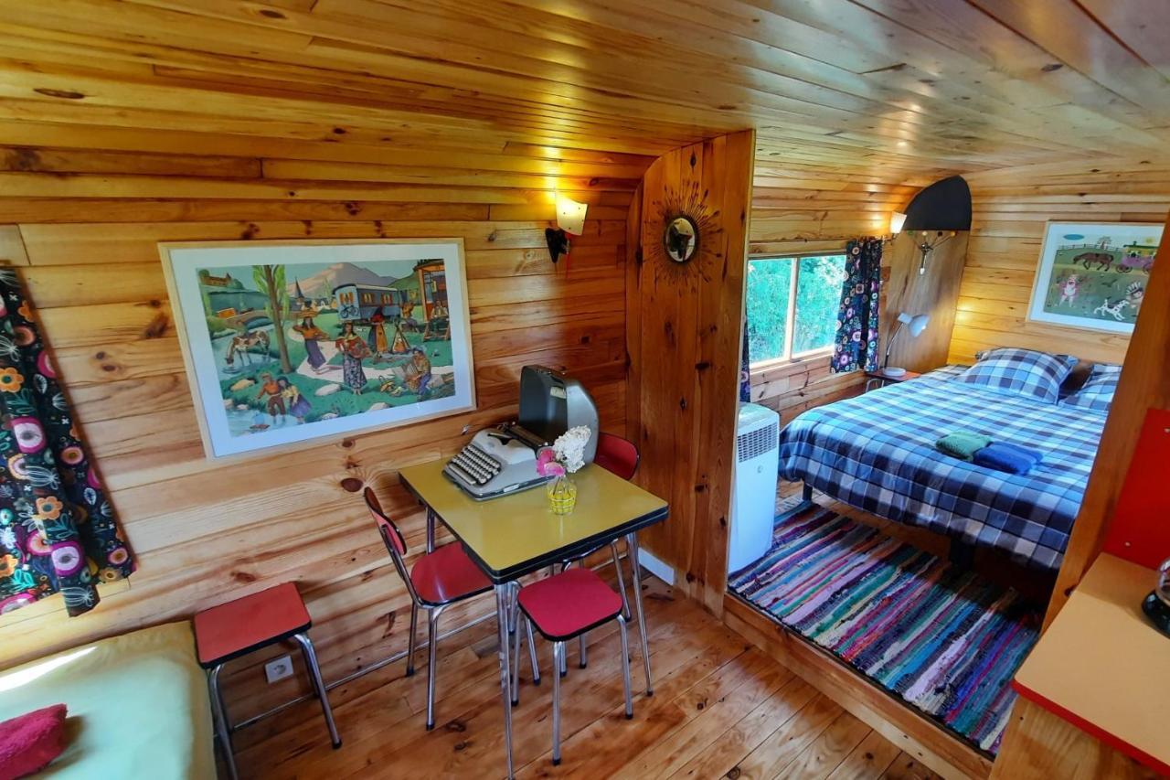 Manoir Du Bois Joly - Roulotte Vintage Guest House Margon  ภายนอก รูปภาพ