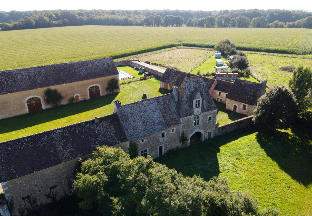 Manoir Du Bois Joly - Roulotte Vintage Guest House Margon  ภายนอก รูปภาพ